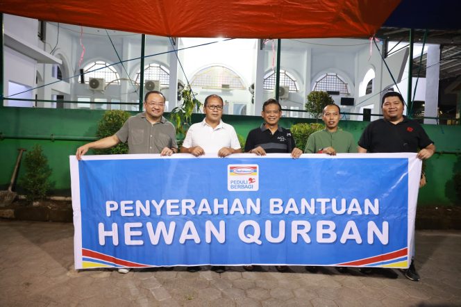 
					Indomaret Serahkan Bantuan Sapi Kurban ke Pemkot Makassar