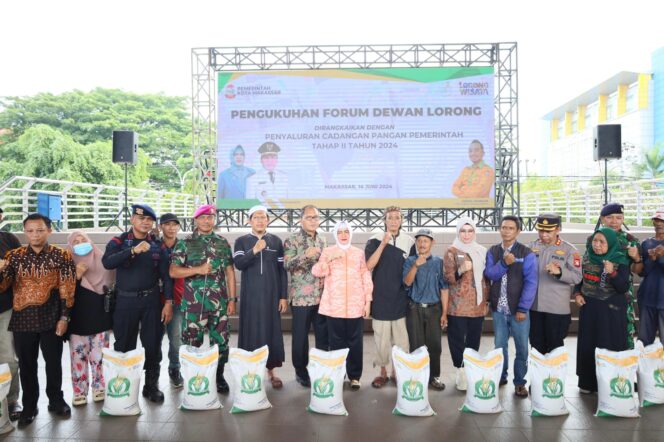 
					Danny Pomanto Lepas Pendistribusian Bantuan Pangan Beras Pemerintah Tahap II di Makassar