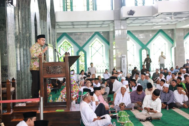 
					Danny Pomanto Maulid Bareng Pengurus dan Jemaah Masjid Al-Markaz