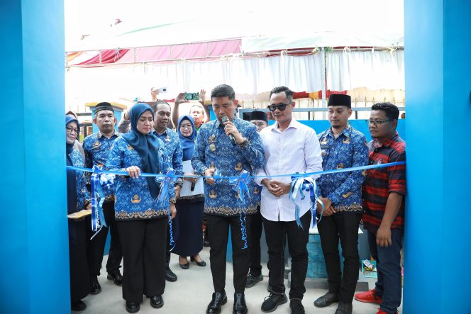 
					Pjs Wali Kota Makassar Arwin Azis Resmikan Infrastruktur Penyediaan Air Minum di Pannampu Tallo