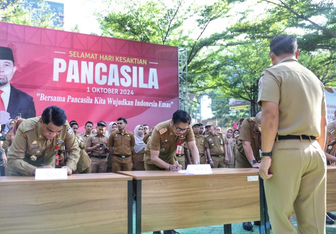 
					Pjs Wali Kota Makassar Arwin Saksikan Penandatanganan Pakta Integritas Netralitas ASN