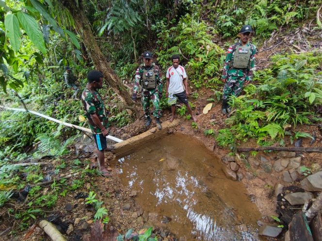 
					Setetes Air, Sejuta Harapan. Satgas Yonif 512/QY Manunggal Air di Kampung Somografi